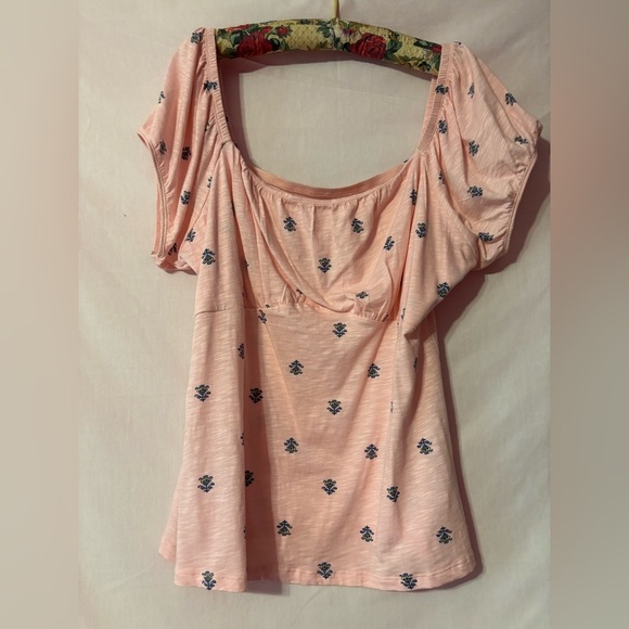 Torrid Light Pink Floral Blouse - Picture 1 of 9